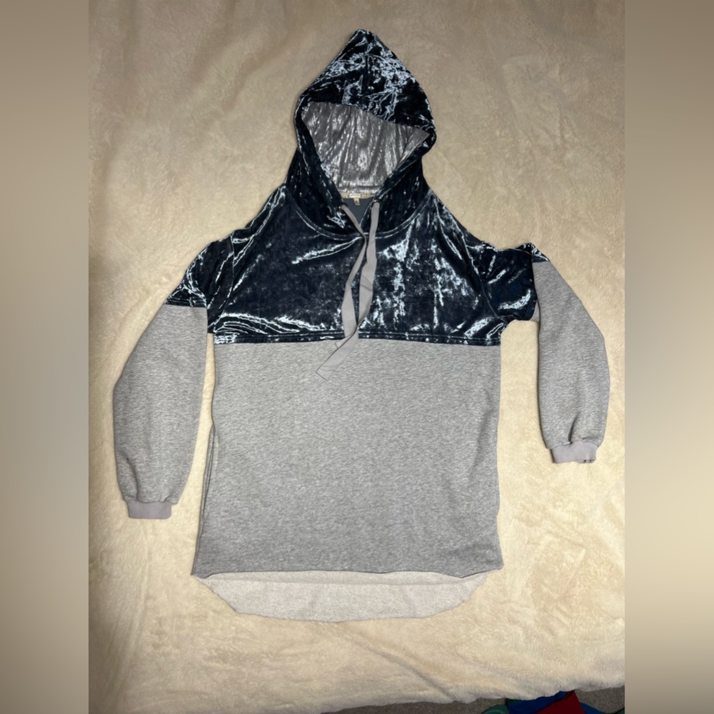 Super cute over sized velour hoodie!